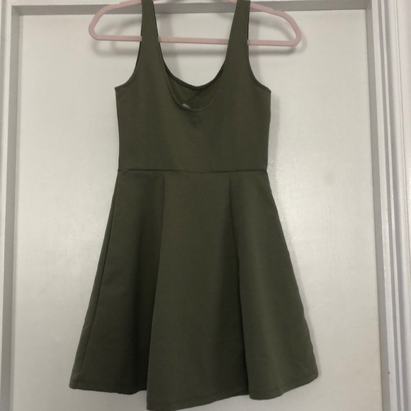 Dress - Picture 2 of 4